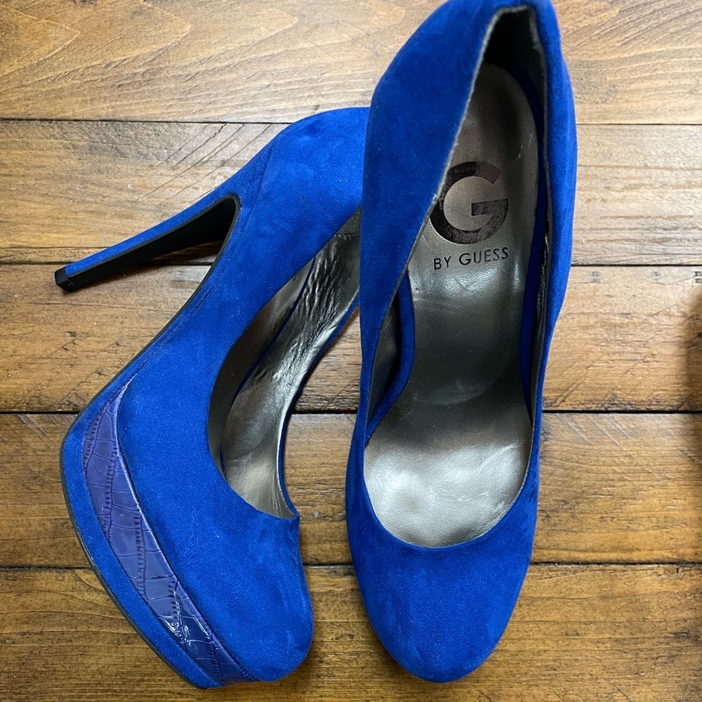 Guess blue platform pumps 7.5